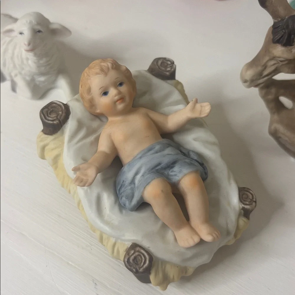 Vintage Home Interiors Nativity Scene Figurine Set - Picture 4 of 8